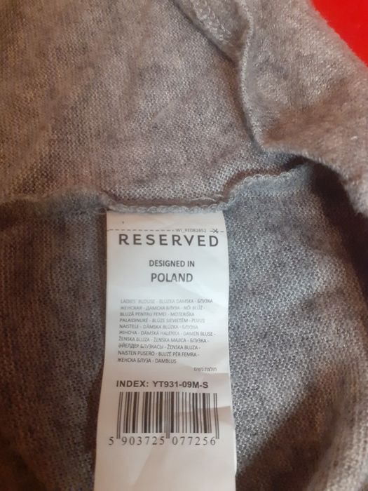 Atrakcyjny sweterek  Marki Reserved