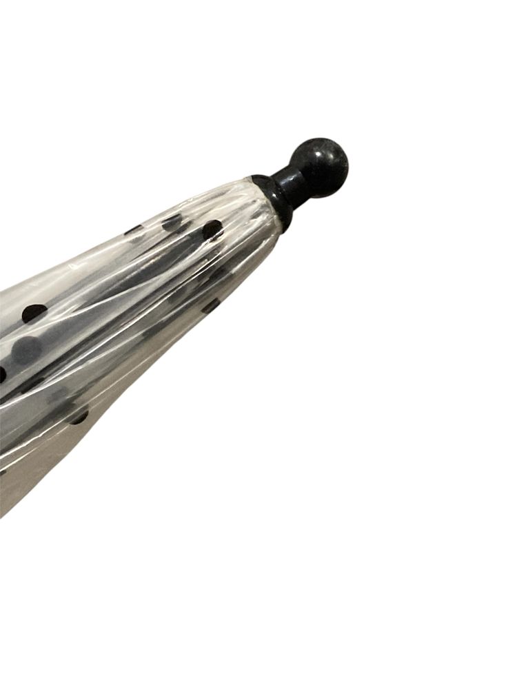 Przezroczysty parasol w kropki