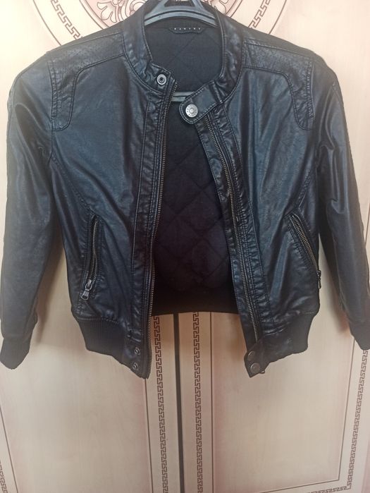Шкіряна курточка на дівчинку