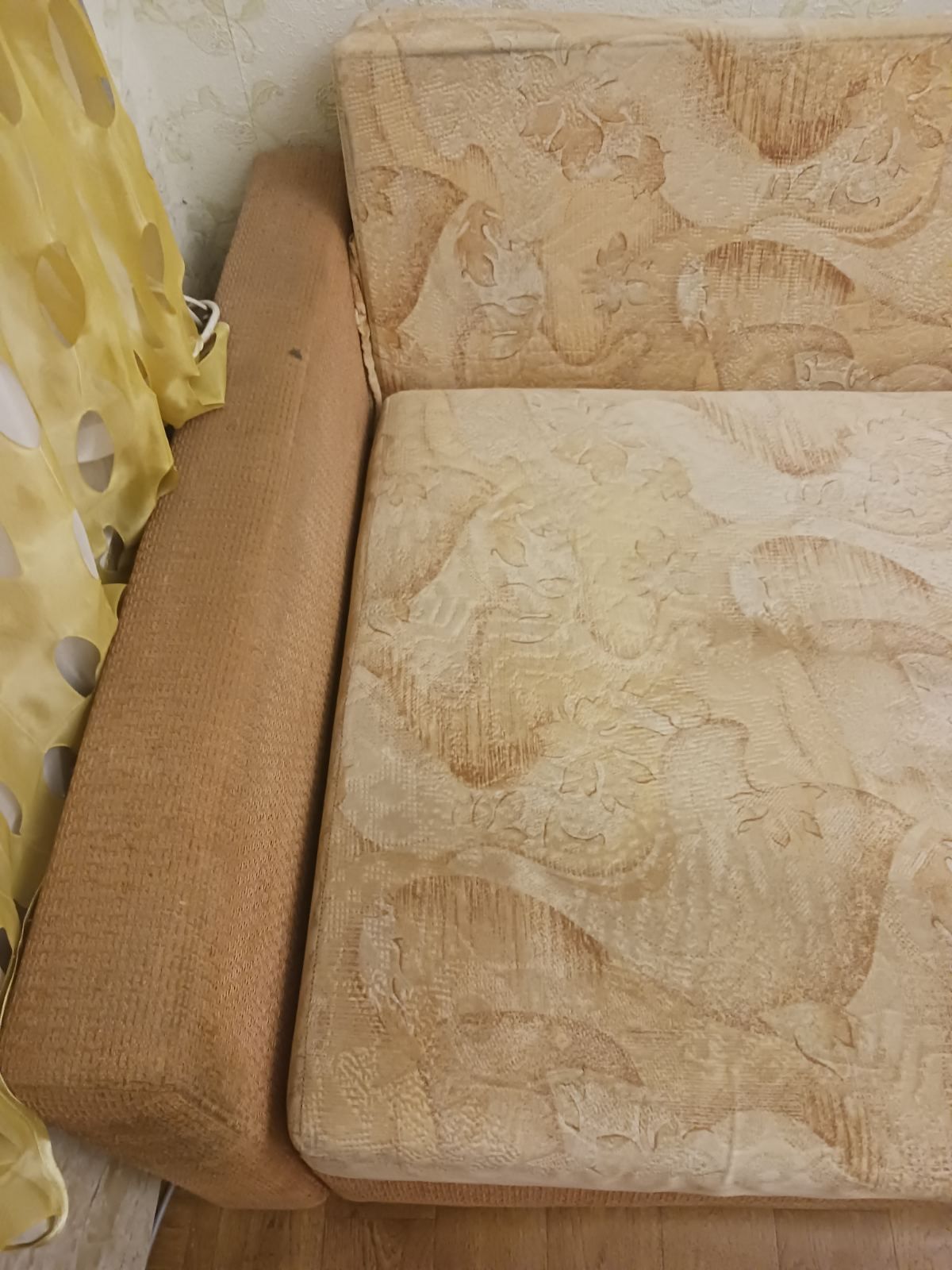 Дівани (меблі) б/у