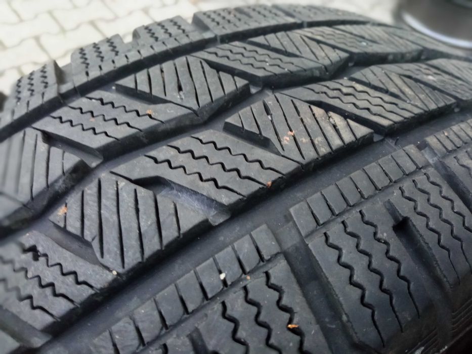 Hankook 16 215/65 Winter I*cept LV Opony Zimowe Komplet bus