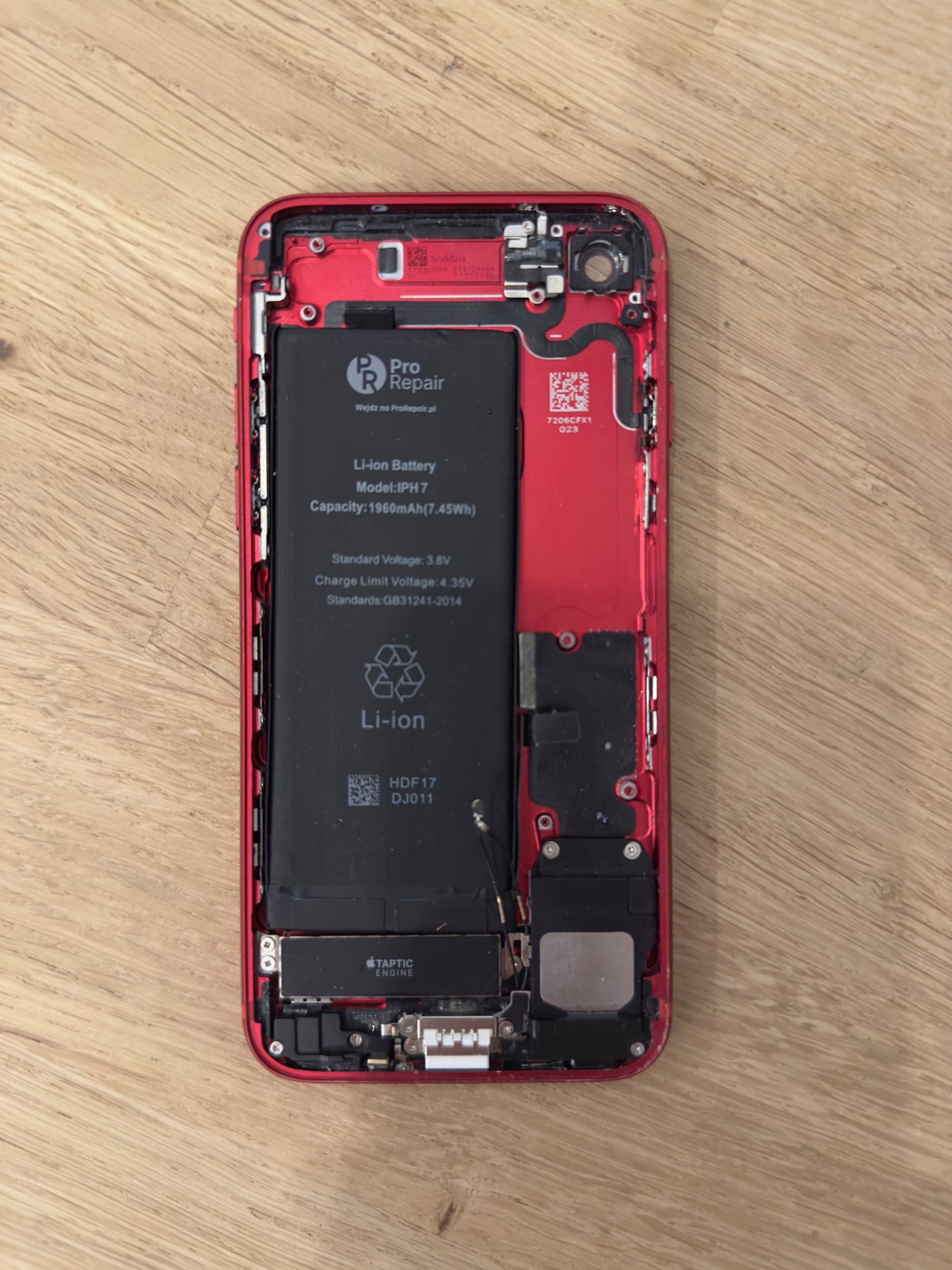 iPhone 7 Product RED korpus