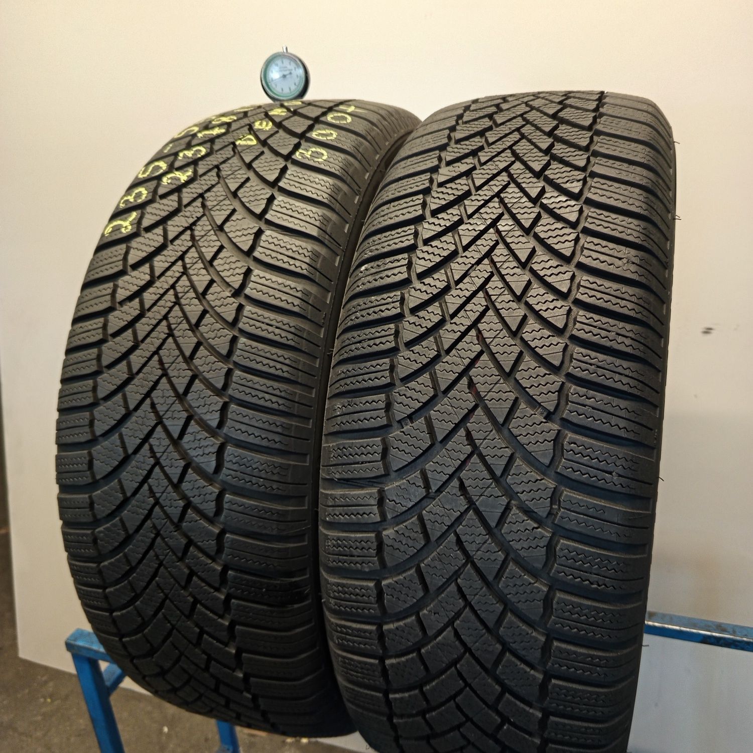 235/55R18 Bridgestone Blizak Lm005