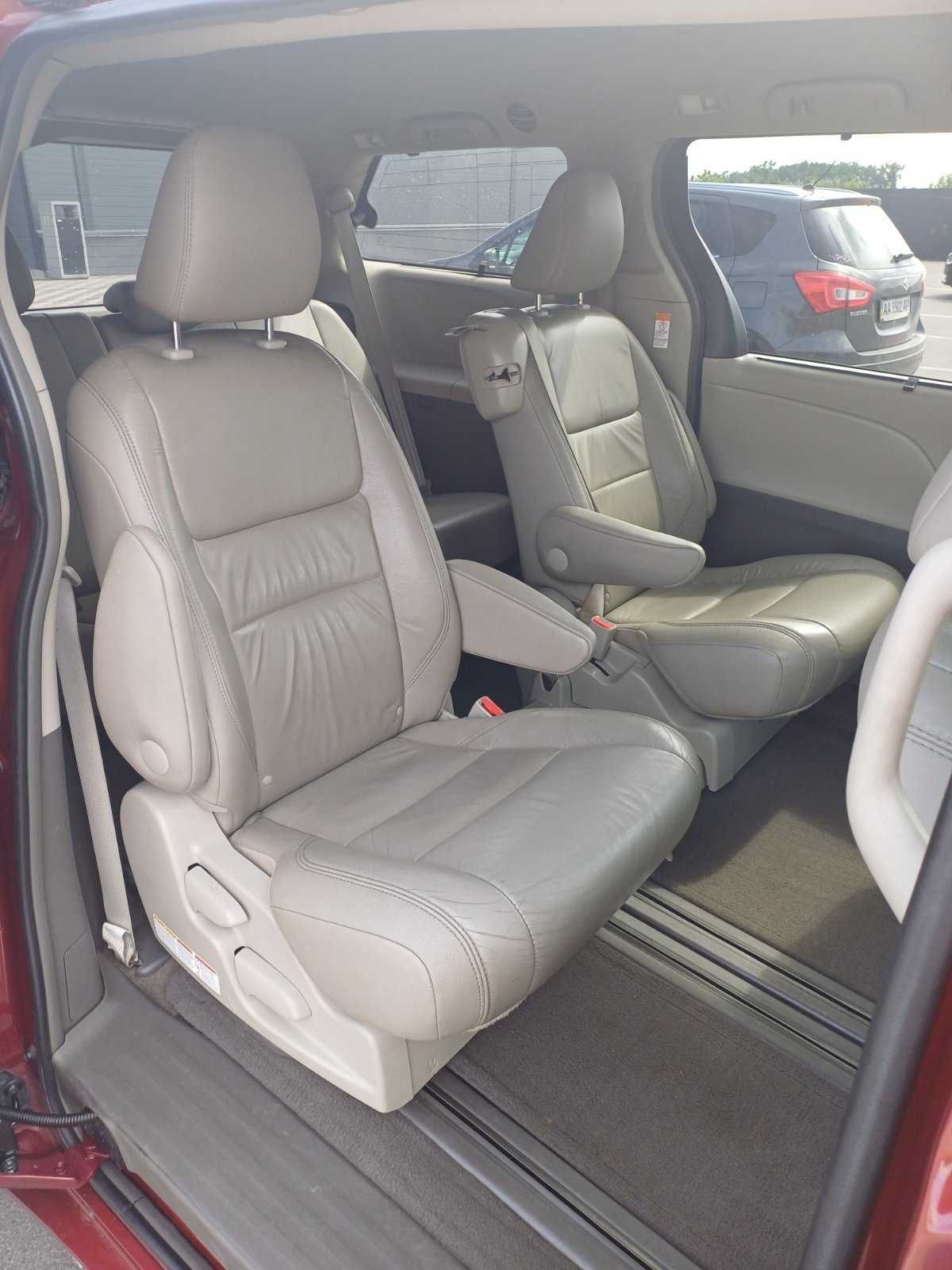 Продам Toyota Sienna