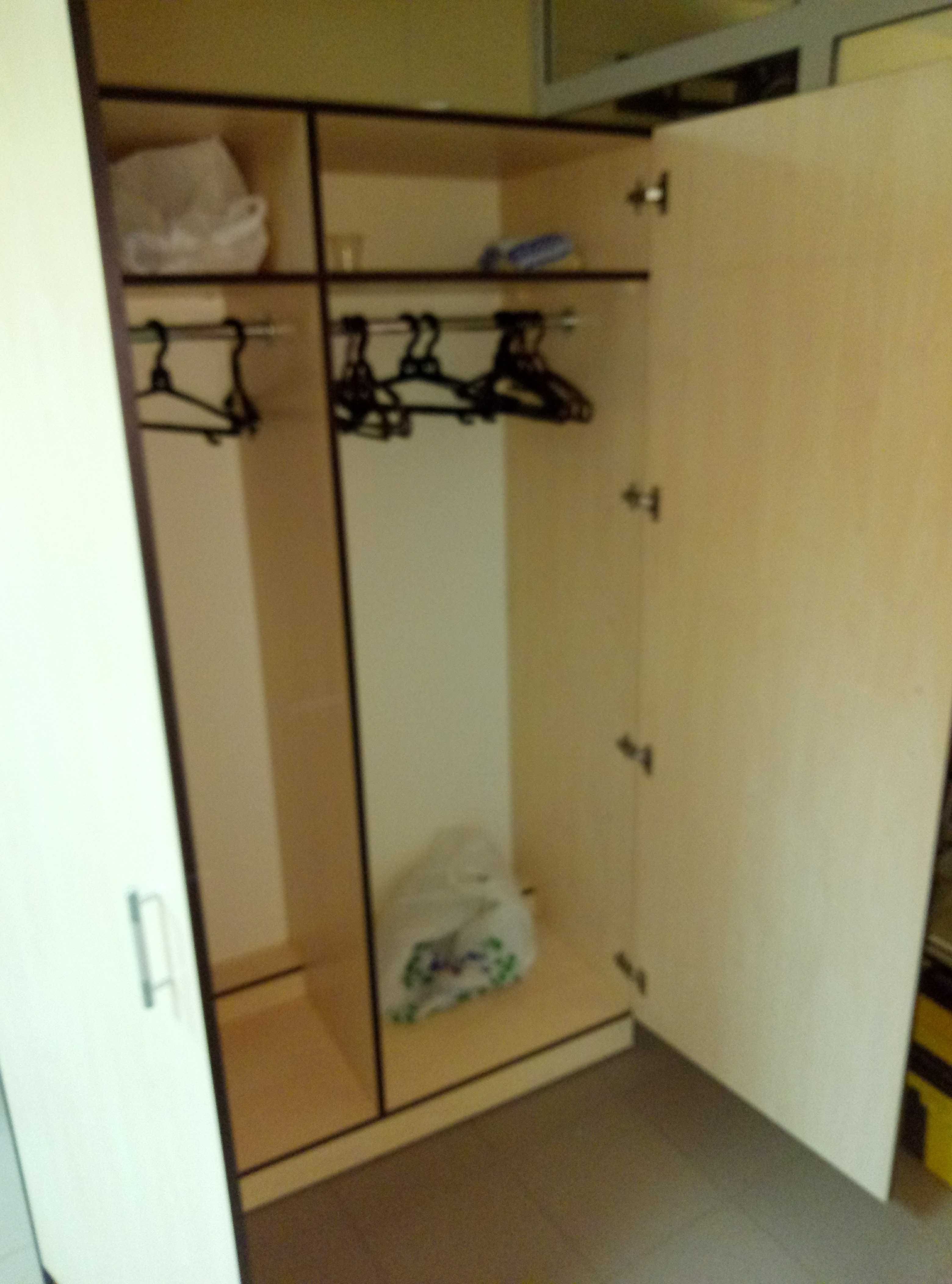 Шкаф для верхней одежды / Офісна шафа для одягу