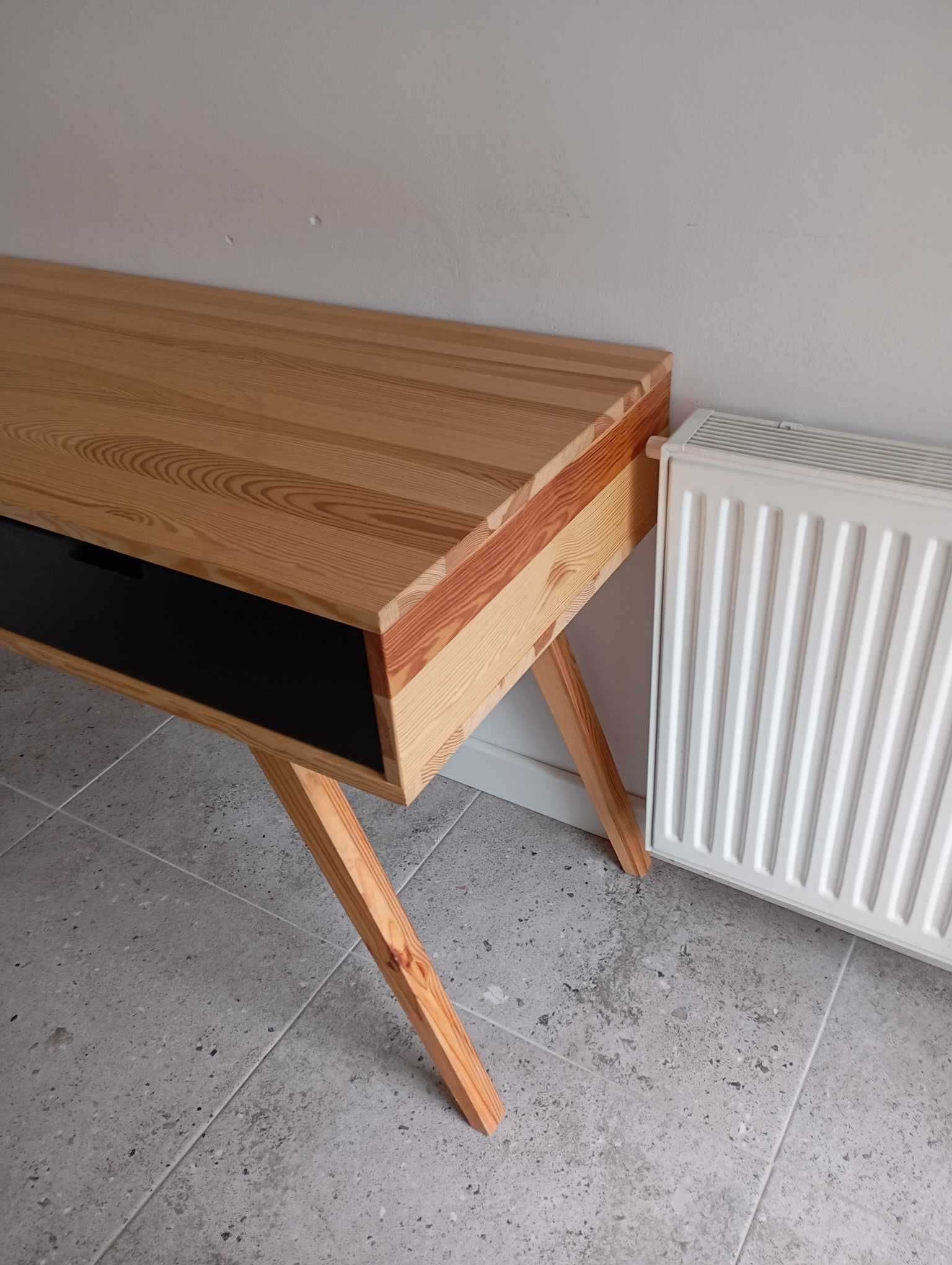 Piękne drewniane biurko / toaletka
