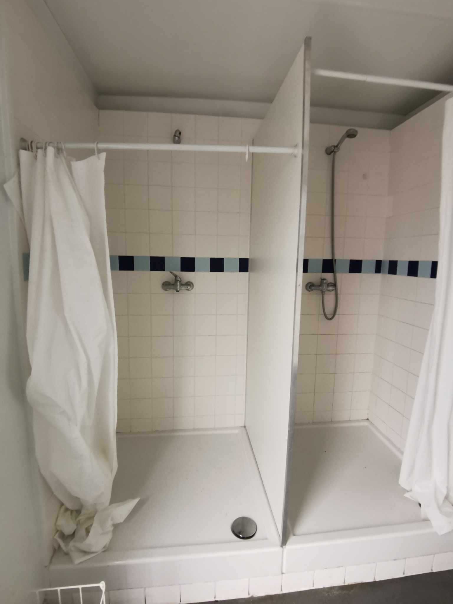 Kontener socjalny z WC, umywalką i prysznicami - stan bardzo dobry
