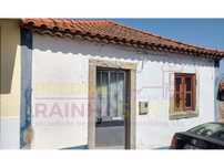 Moradia M2 habitável com anexo e quintal- Aveiras de Baixo
