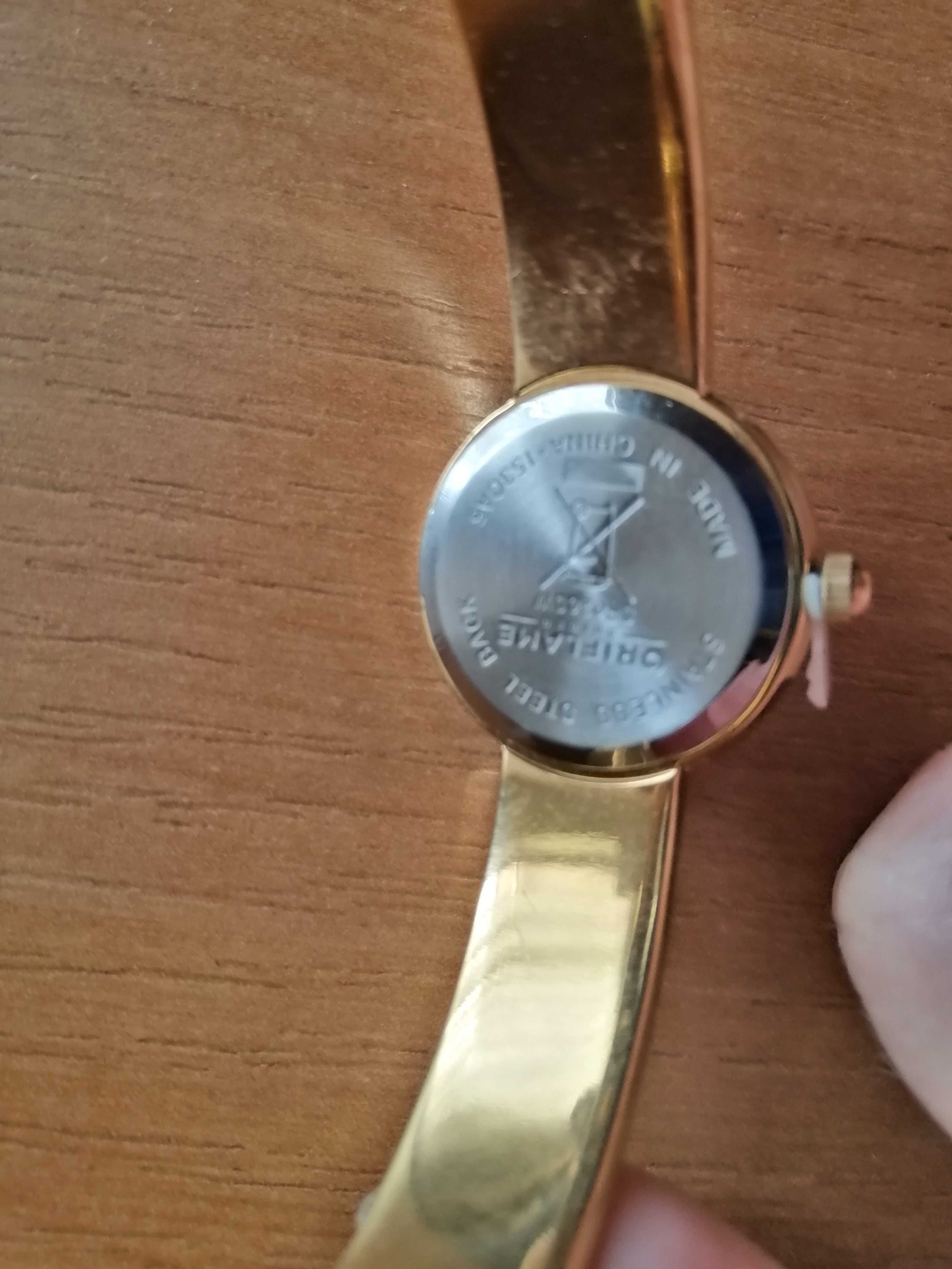 Продам очень красивые новые часы Орифлейм.
