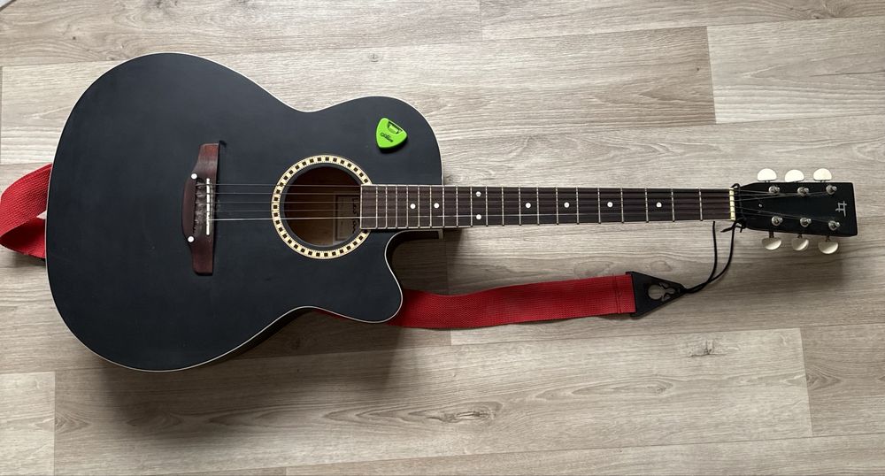 Терміново, гітара leotone + ремінець та медіатор в подарунок