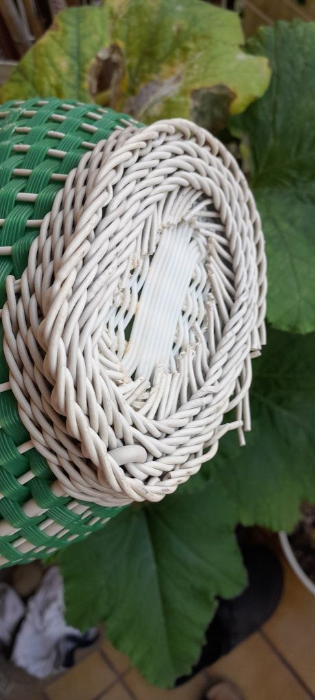 Antalek,płaska butla na trunki z plecionka z igelitu PRL