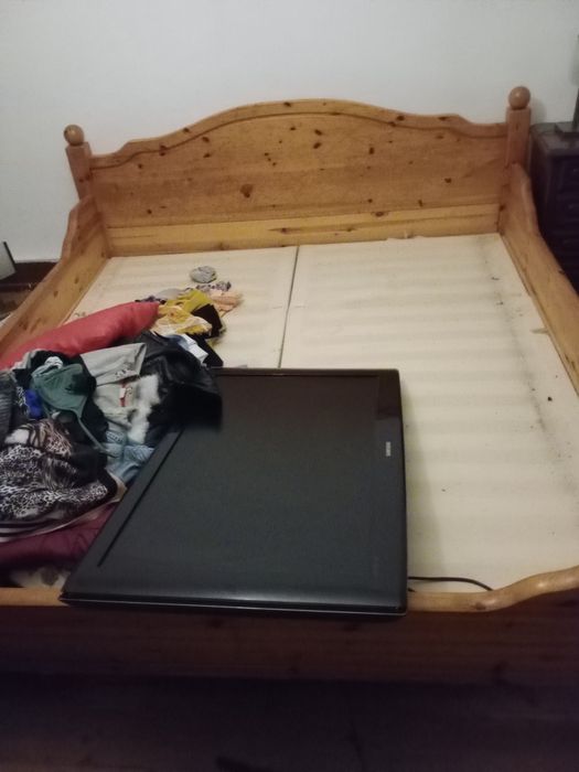 Cama de casal como nova para venda
