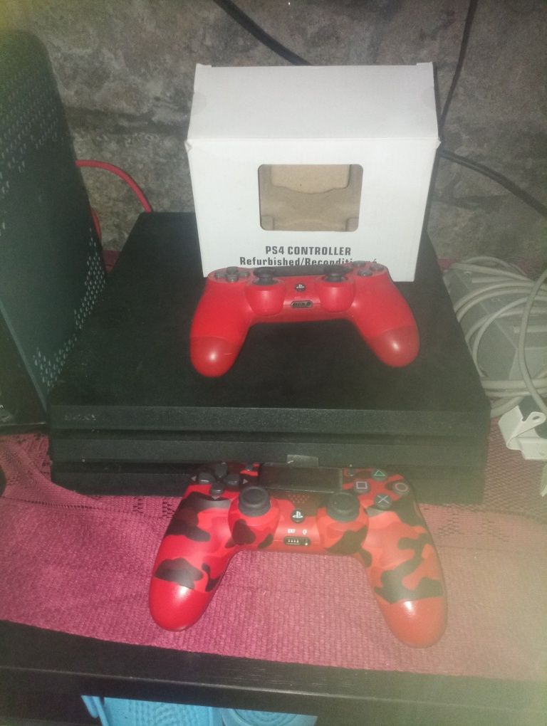 Ps4 pro  com 2 comandos