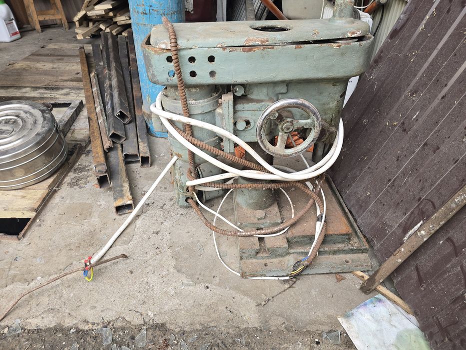 Продам промисловий станок сверлильний