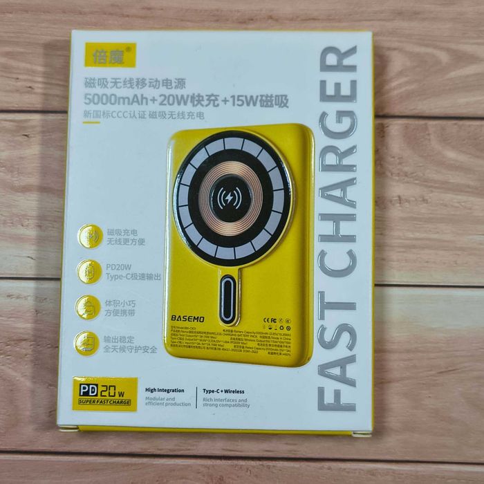 В упаковці магнітний повербанк для iPhone 11 Type-C 22,5Вт 50000 mAh