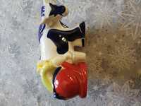 Hiszpańska sygnowana porcelanowa figurka krowy z dojarką
