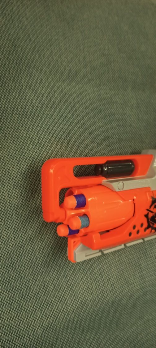 Револьвер Nerf zombie strike