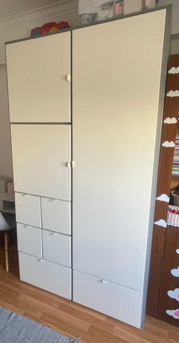 Roupeiro Impecável branco 150€