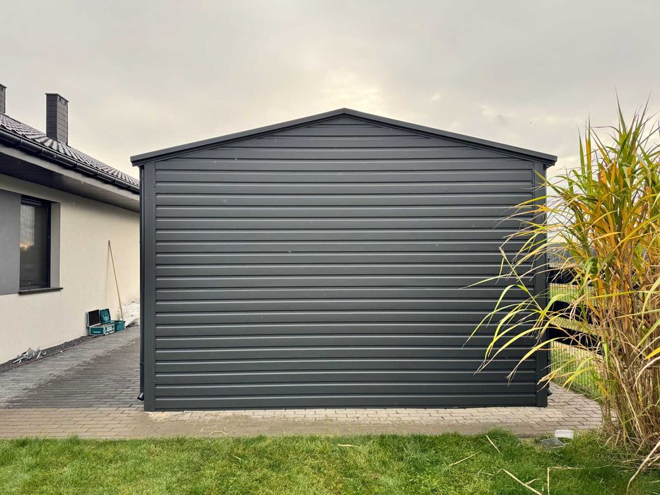 Garaż blaszany 4x6.5m dwuspadowy, grafit, brama segmentowa