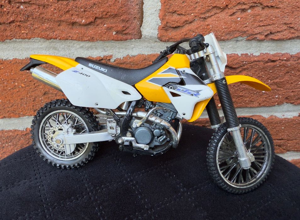 Колекційні моделі мотоцикл та поліцейське авто (Німеччина)