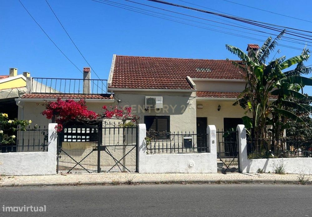 Moradia T4 com Sótão Aproveitado e Terraço - Charneca da Caparica, Pró