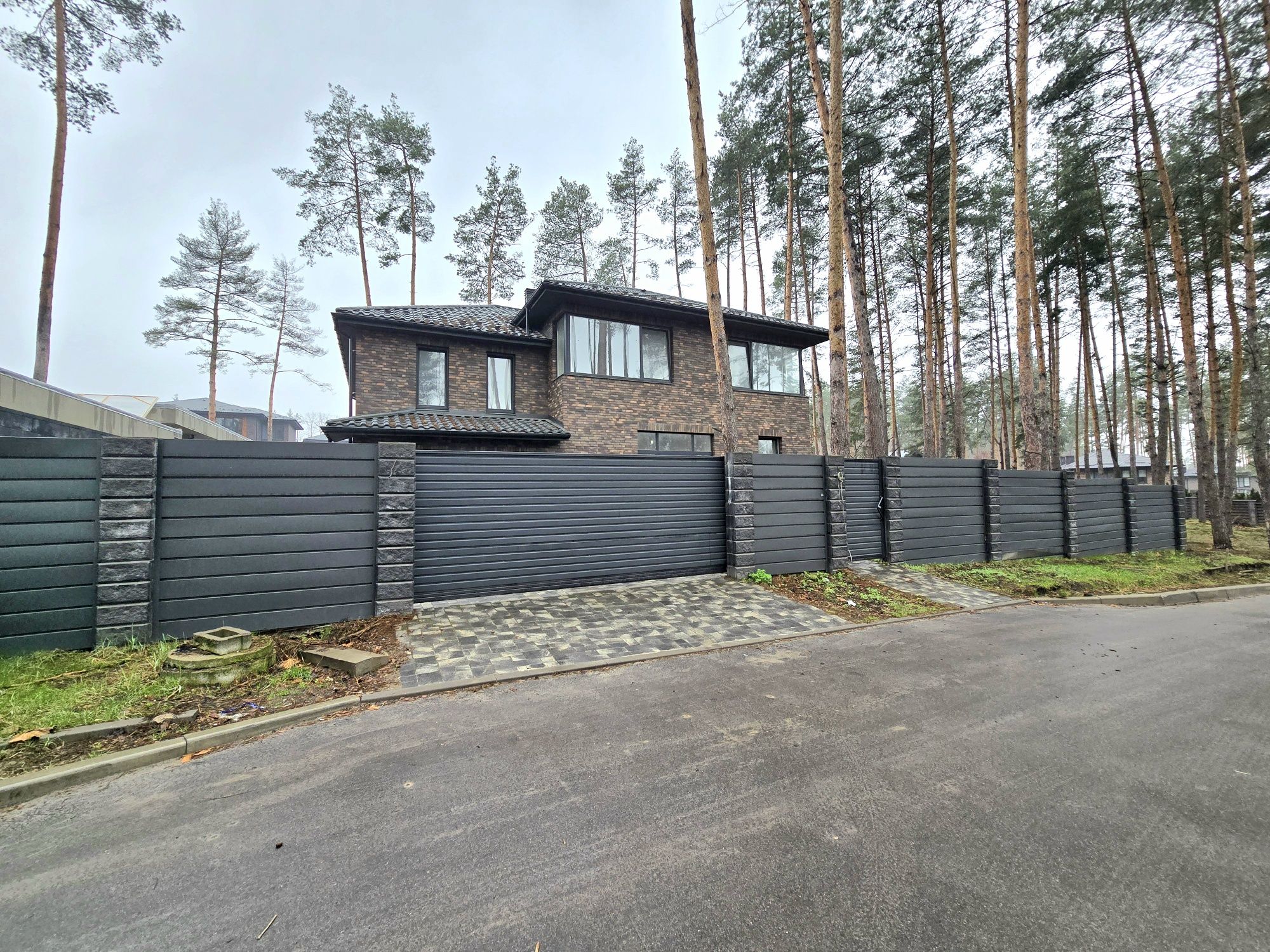 Будинок з цегли 332 м2 у соснах 6 кімнат с. Лісники Обухівський район