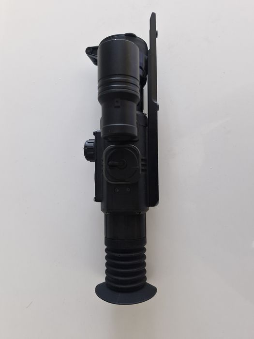 Celownik noktowizyjny YUKON wraz z iluminatorem