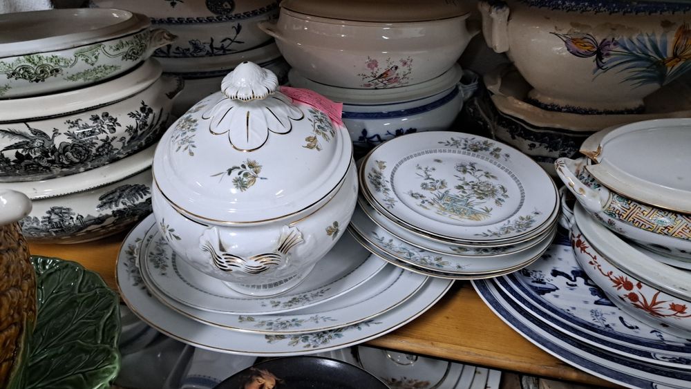 Servicos de jantar e cha