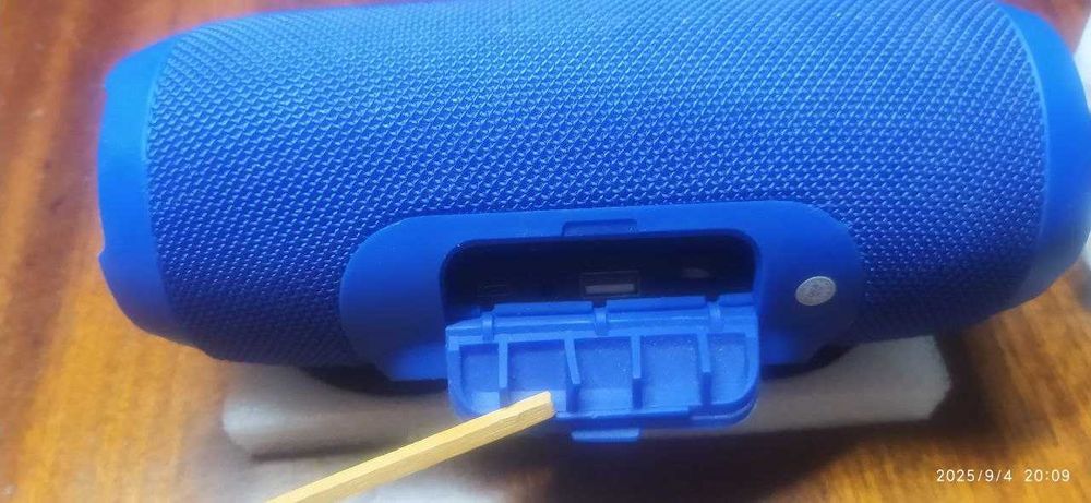 Терміново. Продам колонку jbl Charge 3