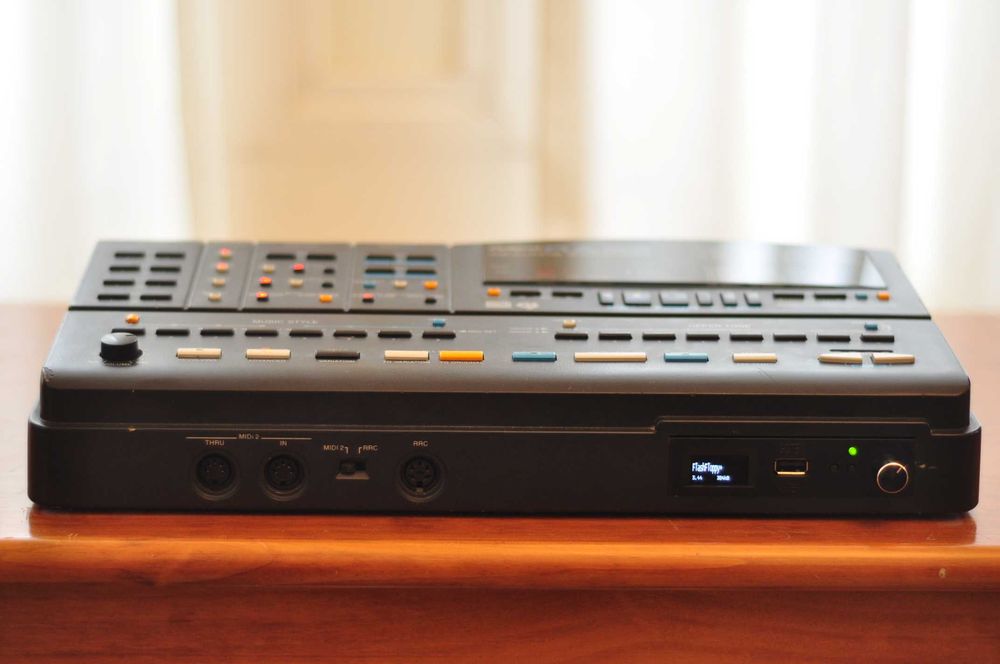 Roland RA-95 (com leitor de pen USB integrado) em excelente estado
