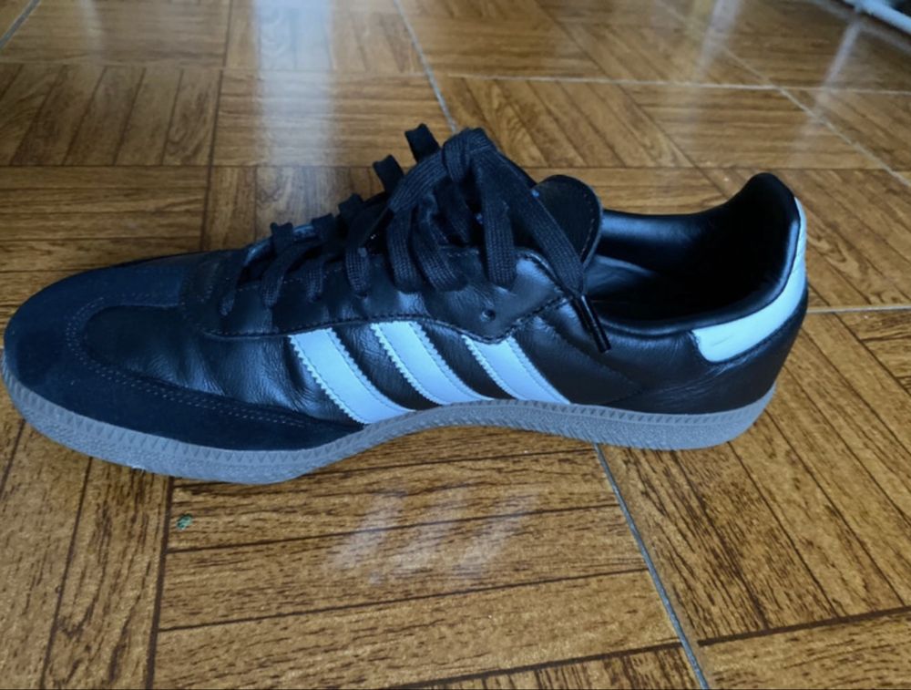 Sapatilha adidas samba