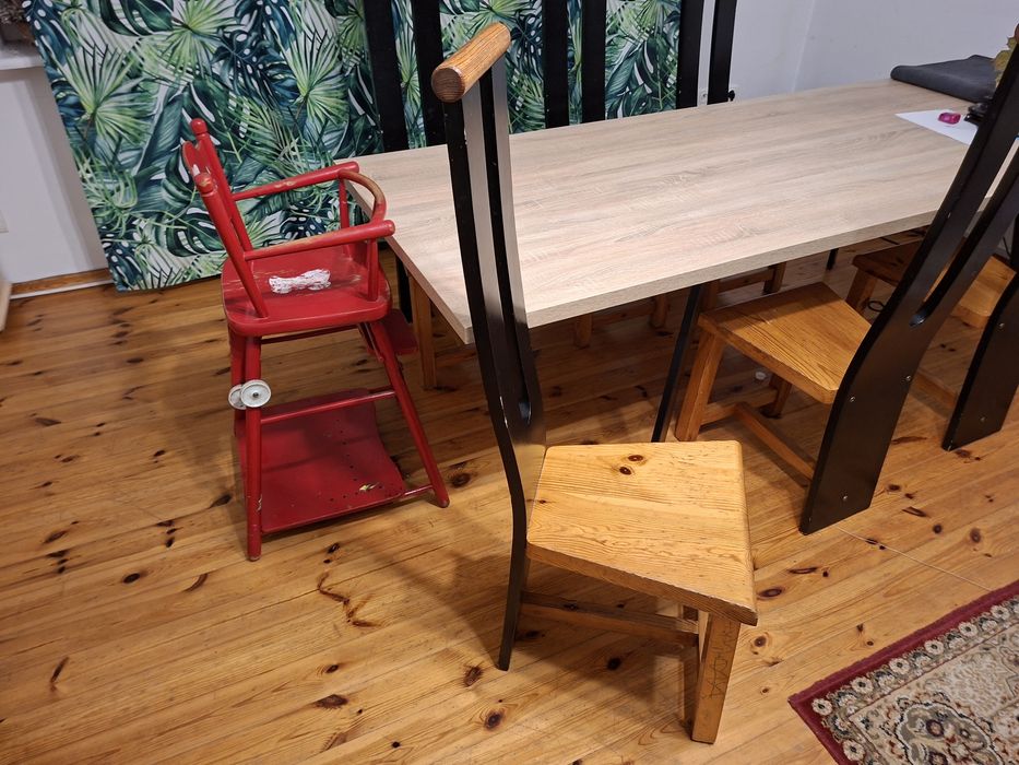 Krzesła drewniane komplet 6 sztuk dobry stan