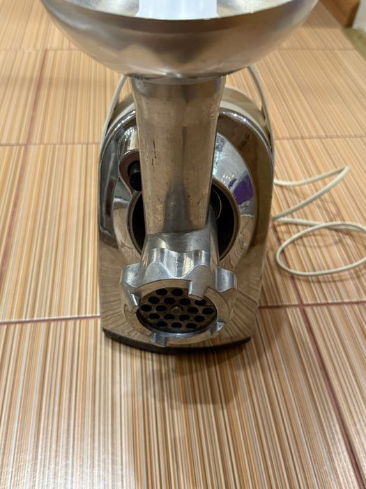 Мясорубка б/у рабочая saturn