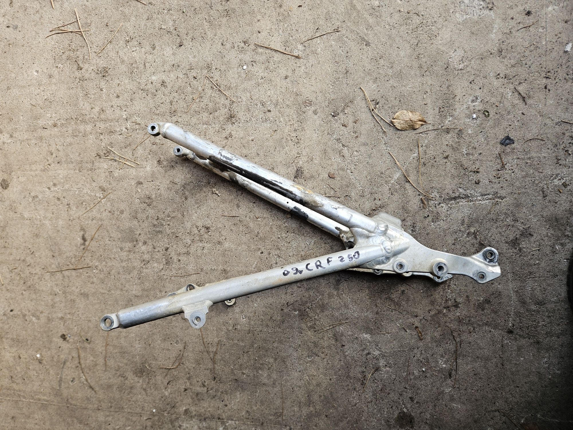 Subframe rama Honda CRF 250 09r, stelaż tył zadupek dwa wydechy