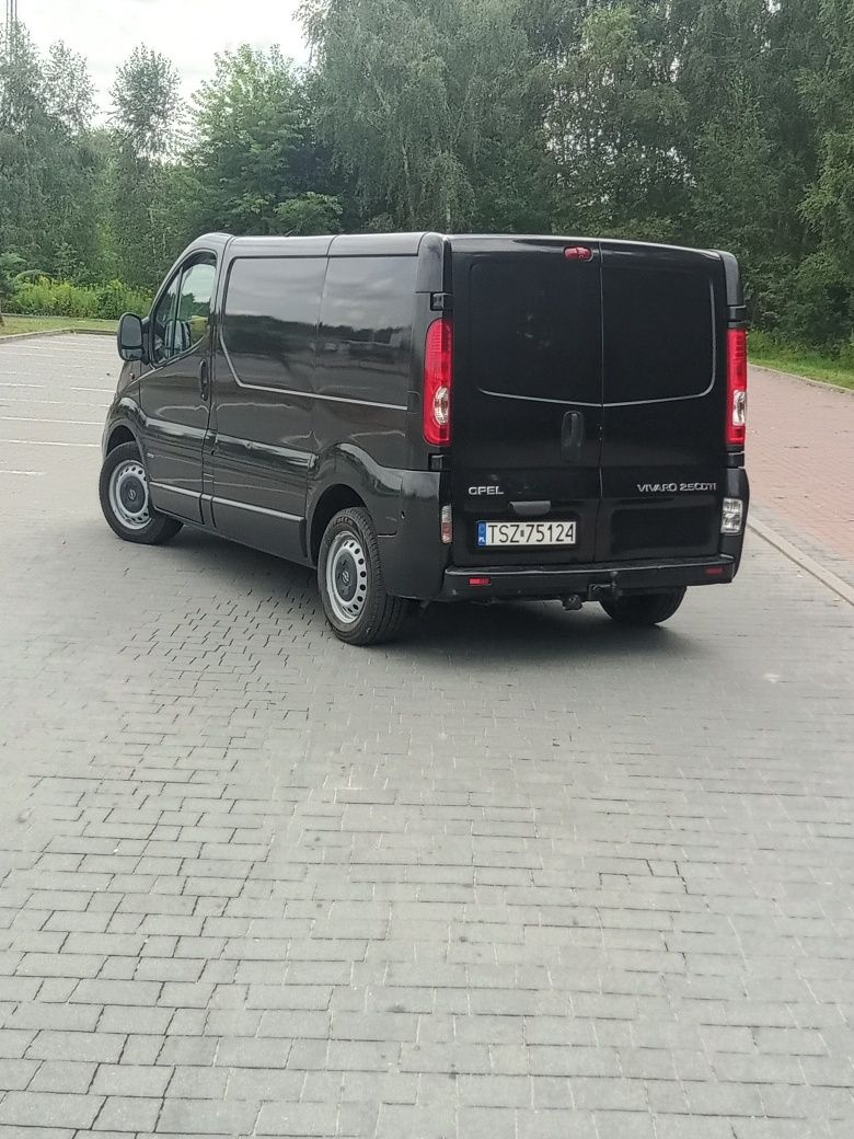 Sprzedam opel Vivaro 3 osoby 2.5 CDTI 150 km   2008r.