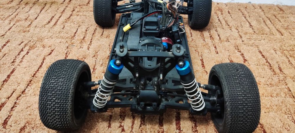 Model RC zdalnie sterowany Carson Beat Warrior 1:8 bezszczotka