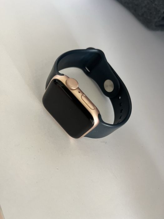 Продам Apple watch se