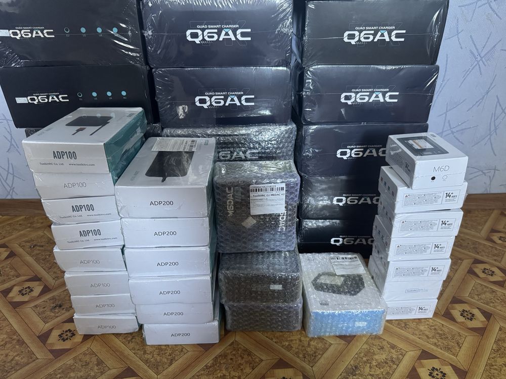 Зарядний пристрій ToolkitRC Q6AC в наявності 25шт