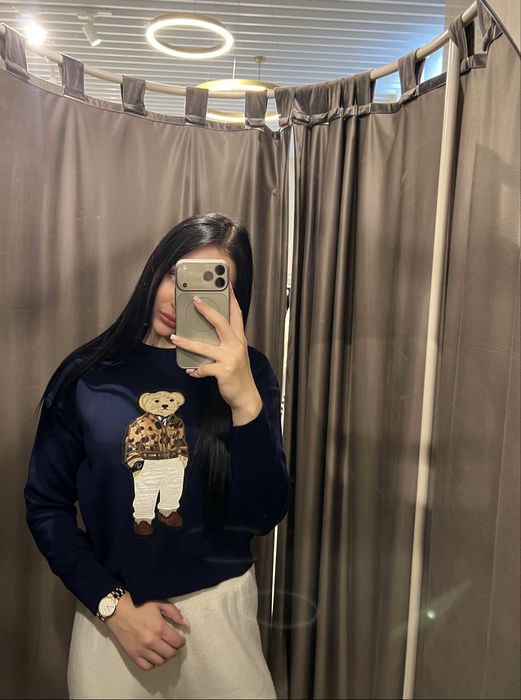 Жіночий светрик з ведмедиком