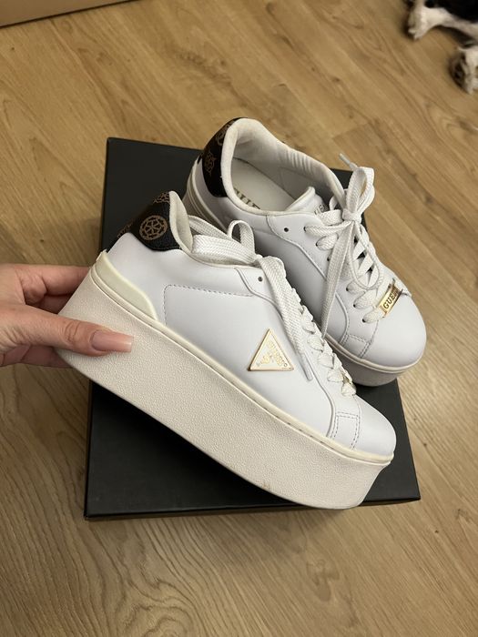 Buty Guess rozmiar 35