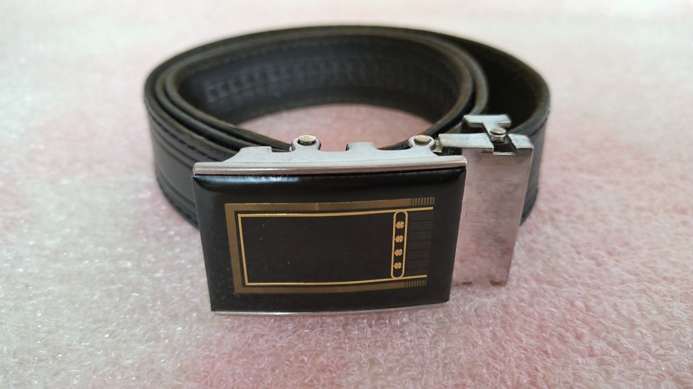 Шкіряний чоловічий ремінь з бляхою