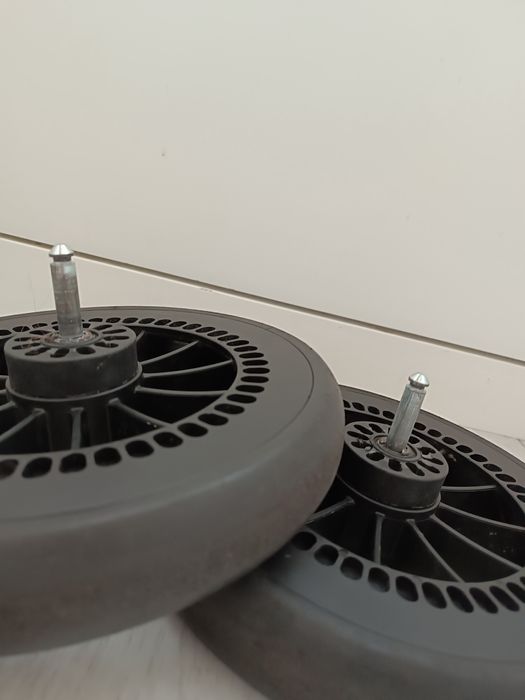 Koła  opony do wózka Lionelo Zoey