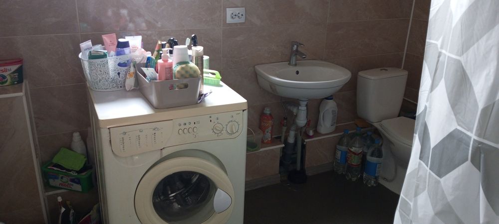 Вiзьмемо на квартиру студенток чи працюючих молодих жiнок