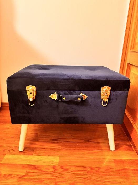 Banco azul em veludo Baú veludo com arrumção