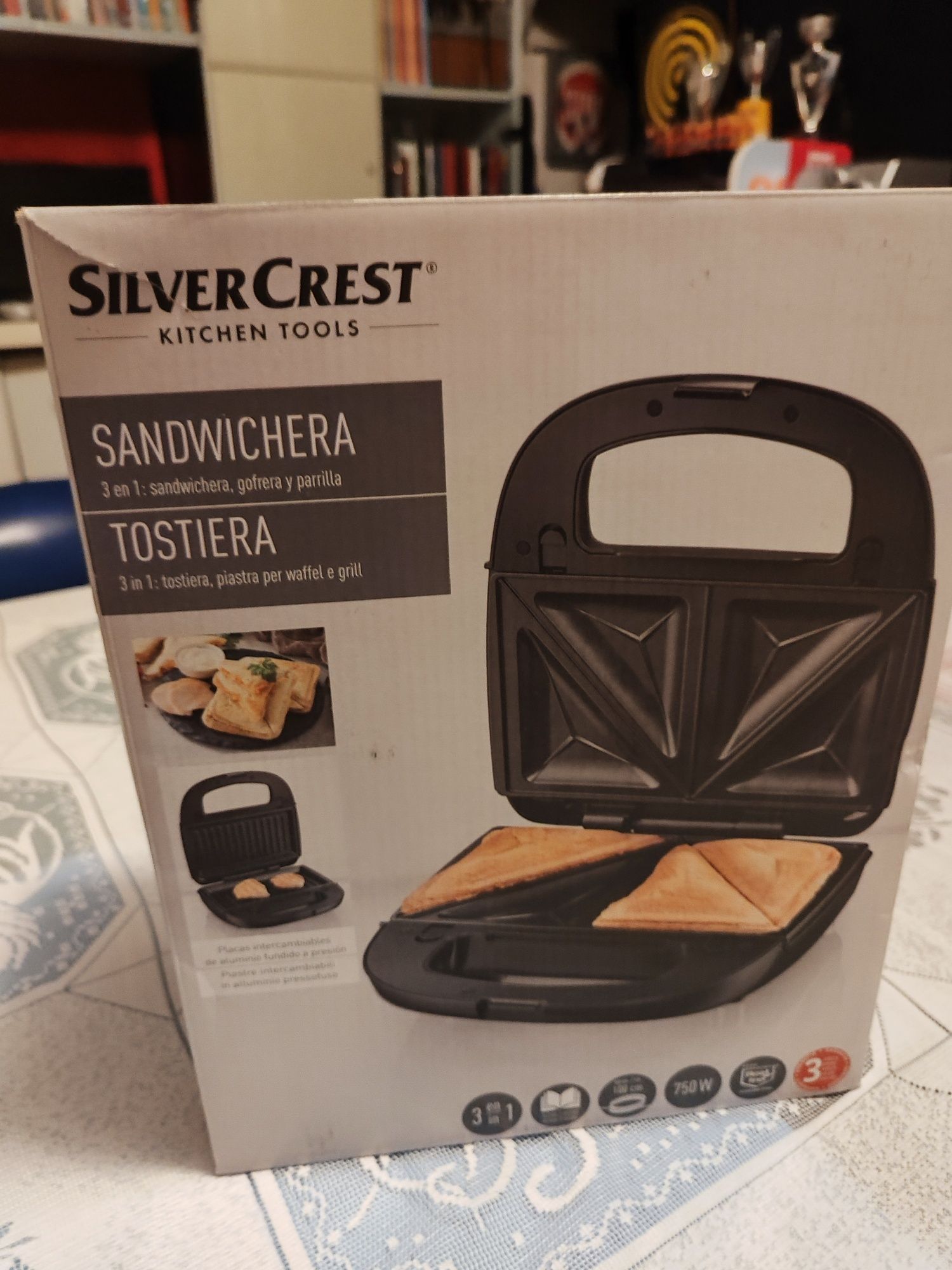 Vendo sandwicheira nova