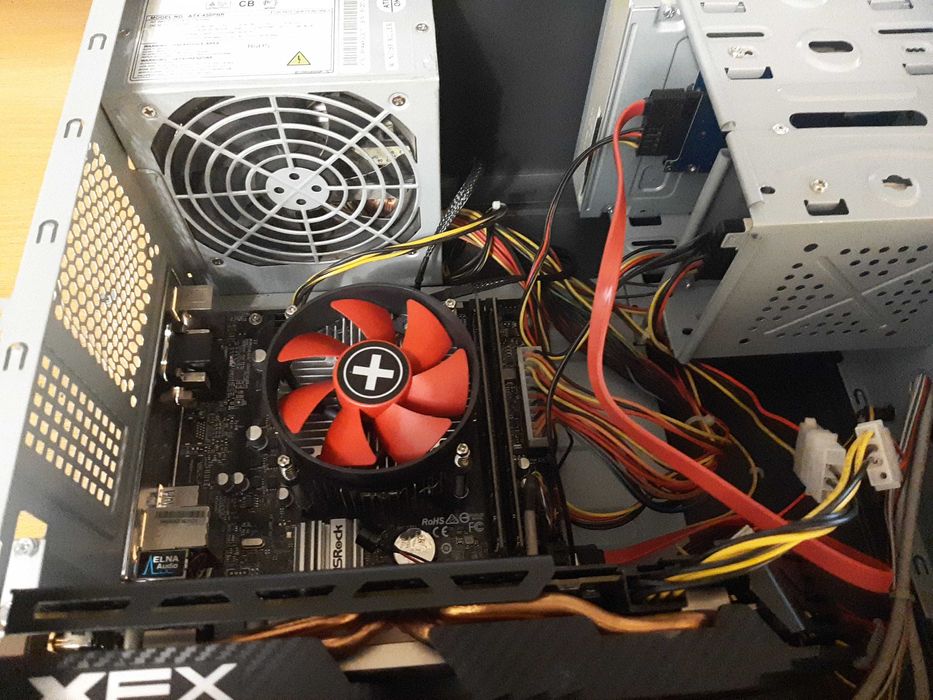 игровой компьютер, современный небольшой cистемный блок