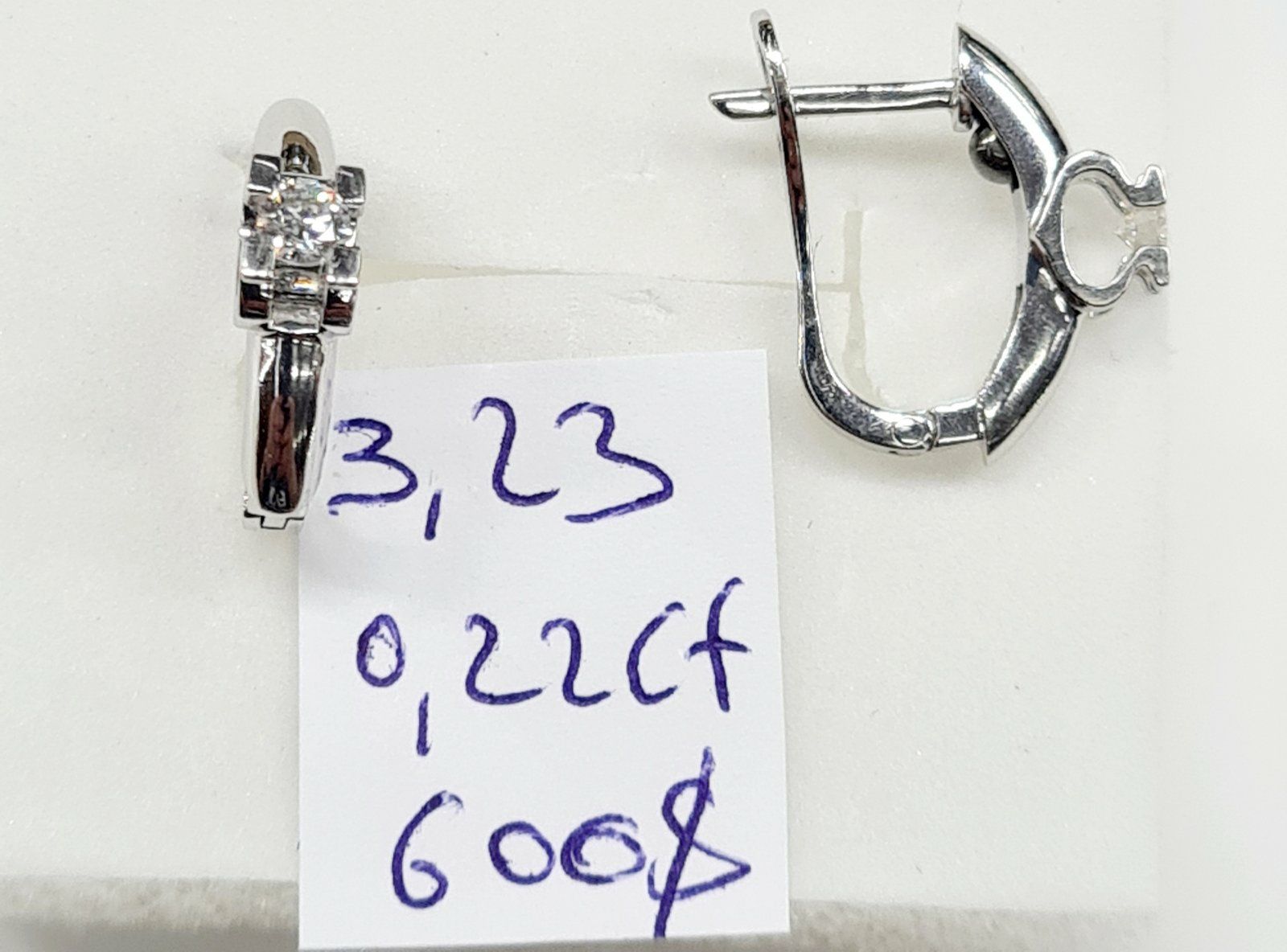 Продам серьги в белом золоте с бриллиантами