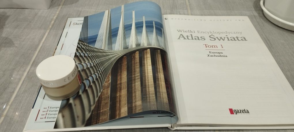Atlas świata Tom I - stan idealny Biblioteka Gazety Wyborczej