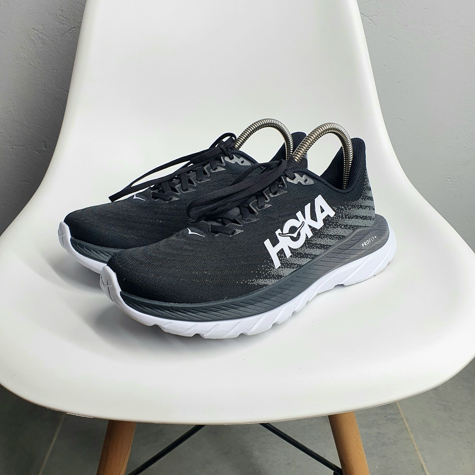 Кросівки Hoka One One Mach 40.5 розмір 126 258 381