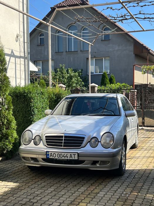 Mercedes Benz 210